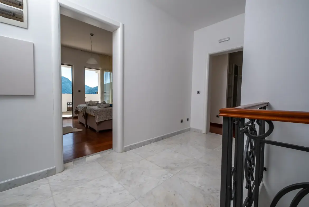 Four bedrooms villa Boka Bay