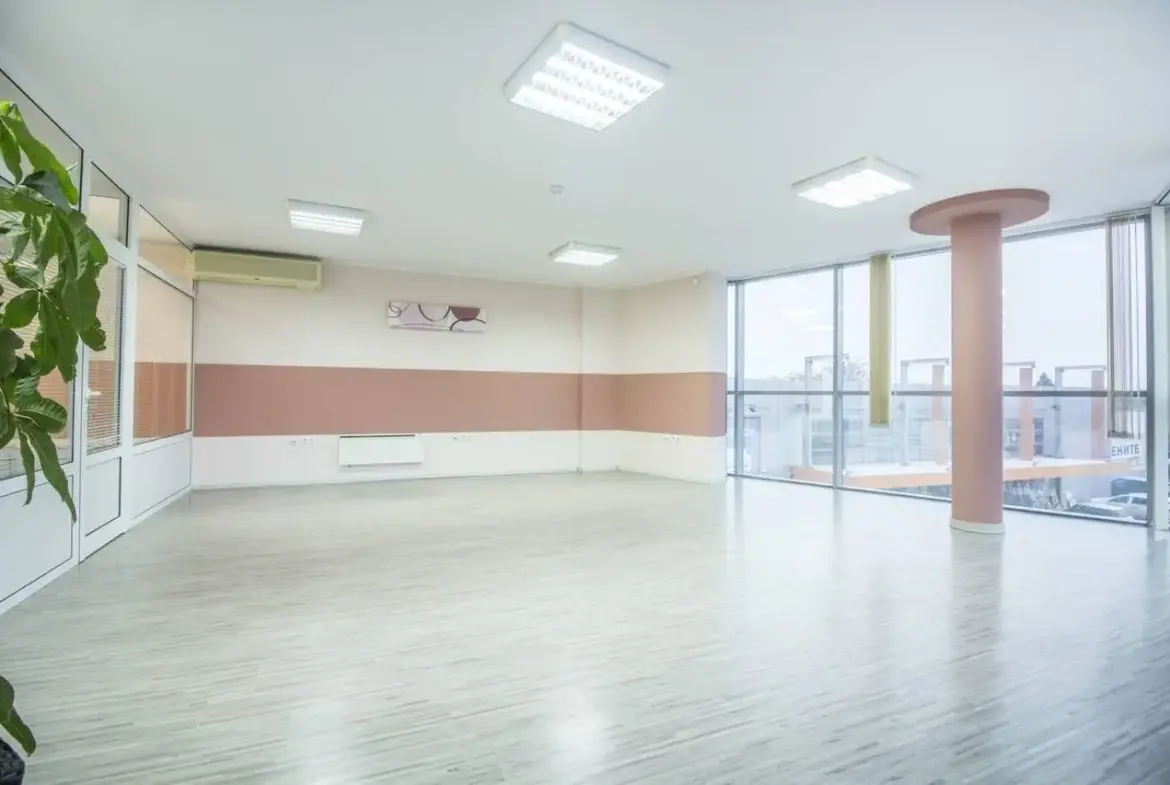 Multifunctional business building with excellent layout and square footage