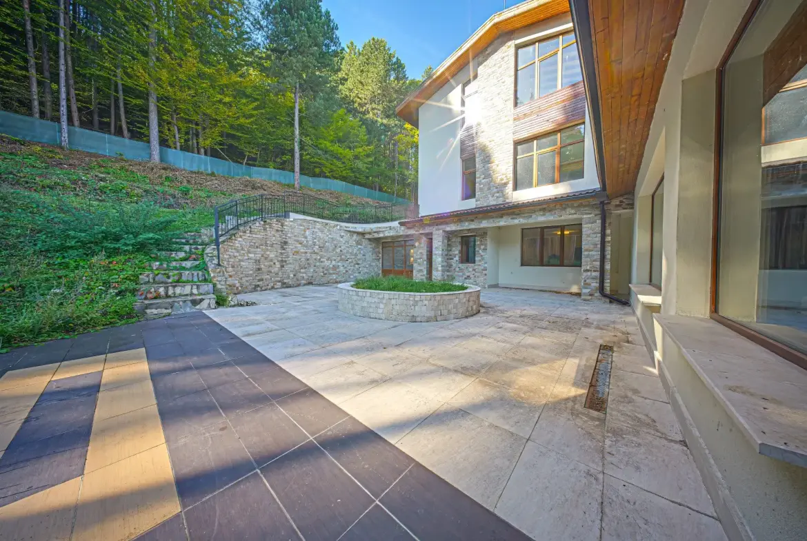 A representative house with a five-acre yard in a prestigious location in Dragalevtsi quarter