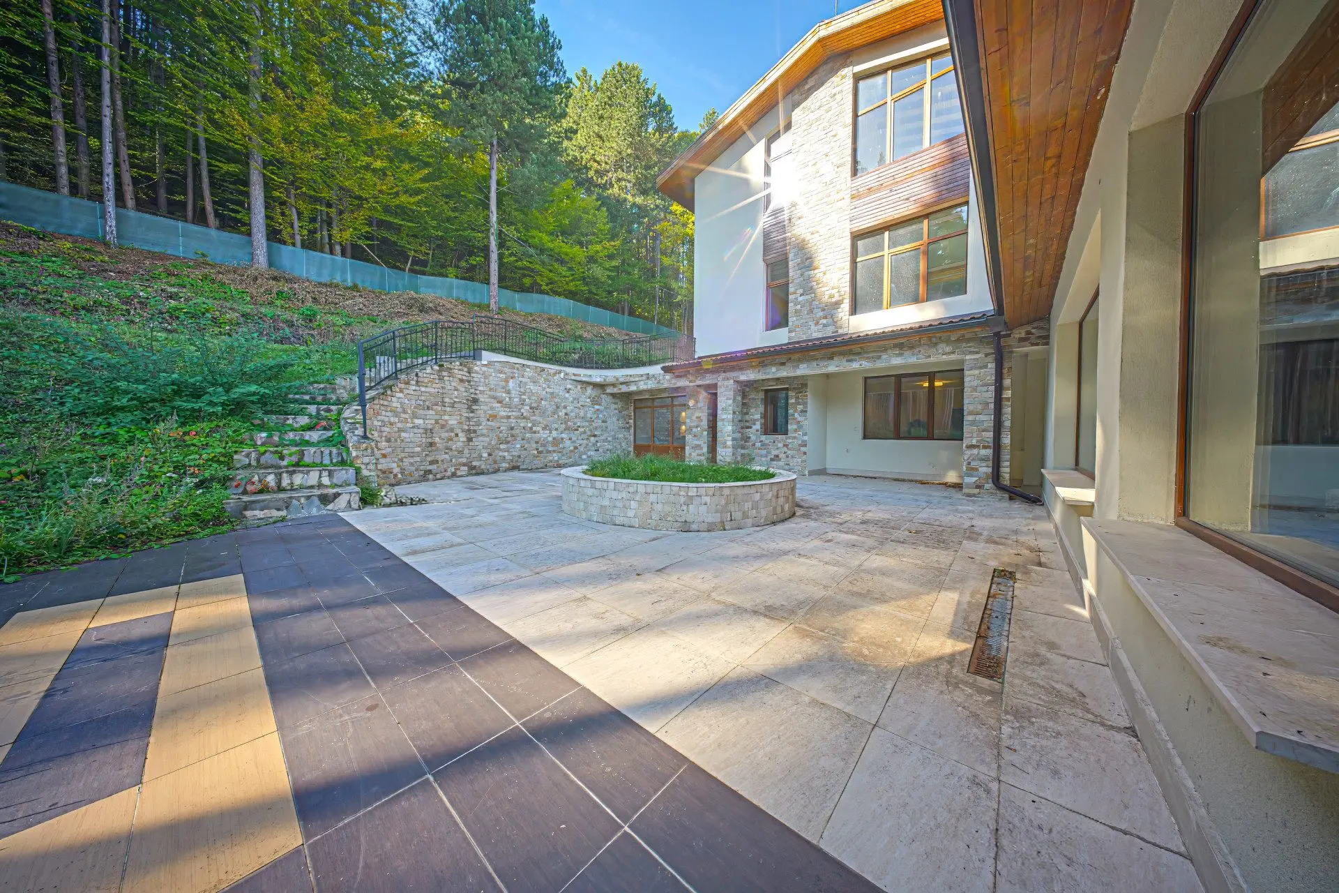A representative house with a five-acre yard in a prestigious location in Dragalevtsi quarter