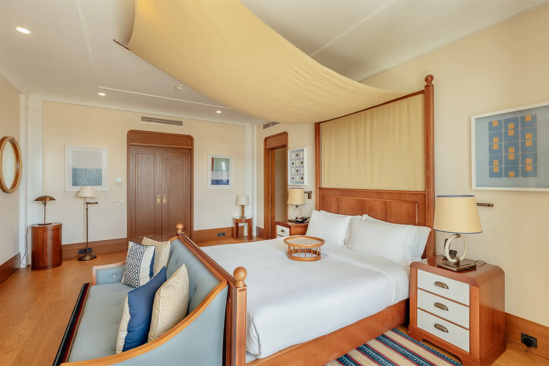 5035766c9a22ef4f4178bcd7aaca5b21 Luxurious penthouse within the Regent 5* hotel, Porto Montenegro