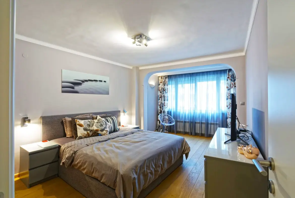 Spacious three-room apartment in Strelbishte for sale