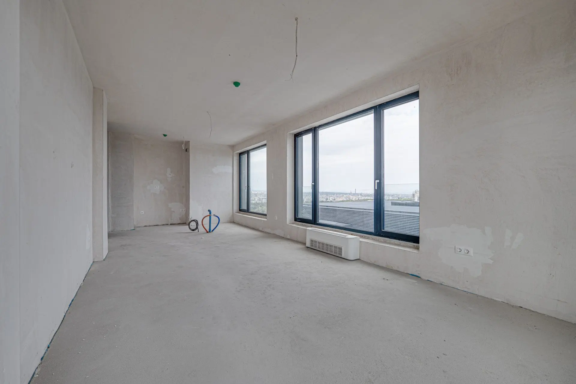 Three-room apartment in a modern new building next to MALL Paradise for sale