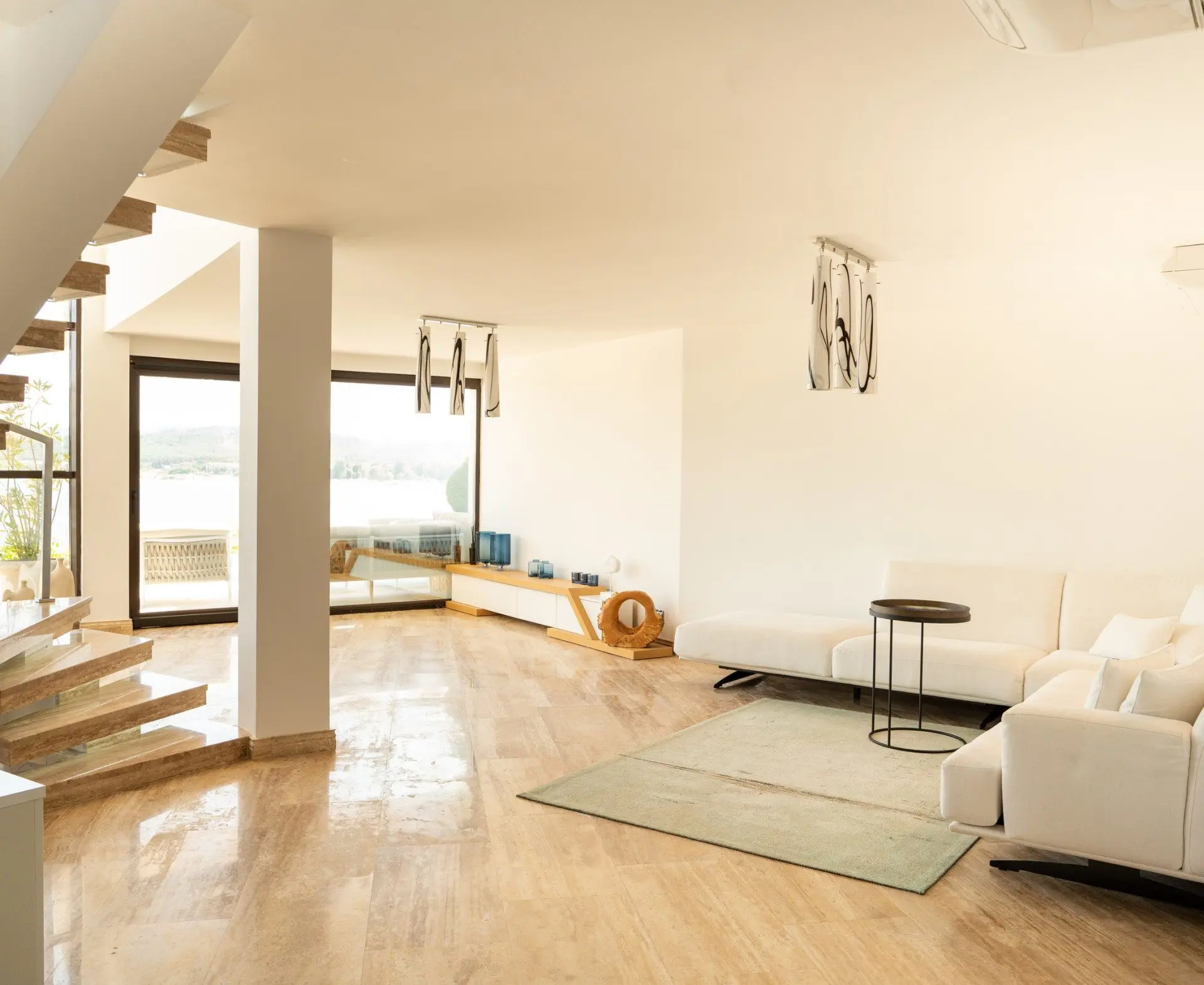 51c10ac68b19b89da3285ef65eb44c85-1 Excellent detached house in Sozopol on the seafront with pool and beach.