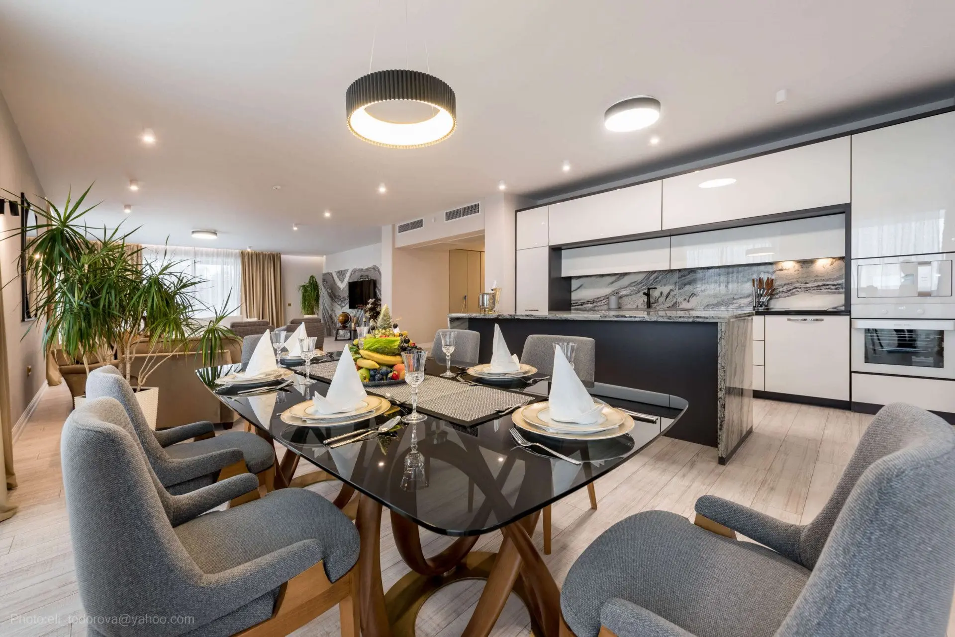 Luxury apartment next to the beach with a sea view