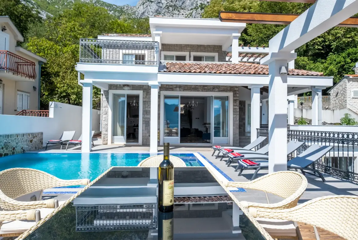 Four bedrooms villa Boka Bay