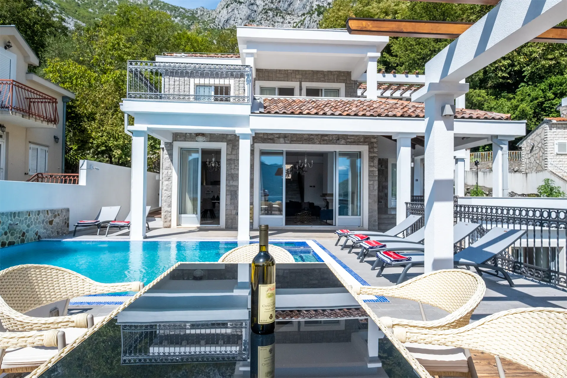 Four bedrooms villa Boka Bay