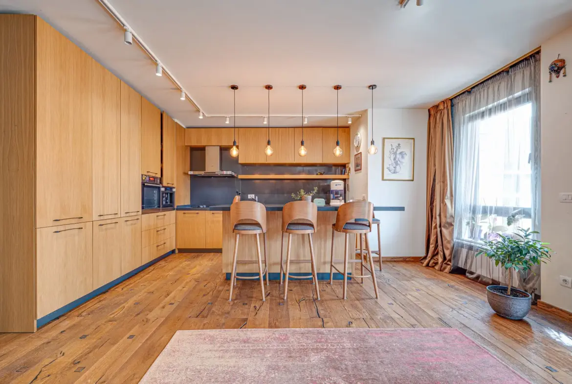An exceptional four-room apartment in one of the most prestigious gated complexes in the Iztok district.
