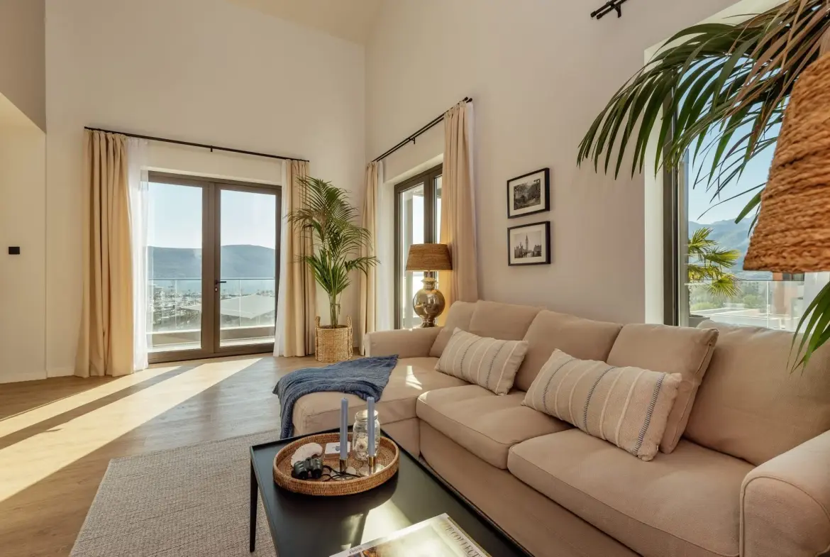 Sea View Penthouse in Boka Place, Porto Montenegro
