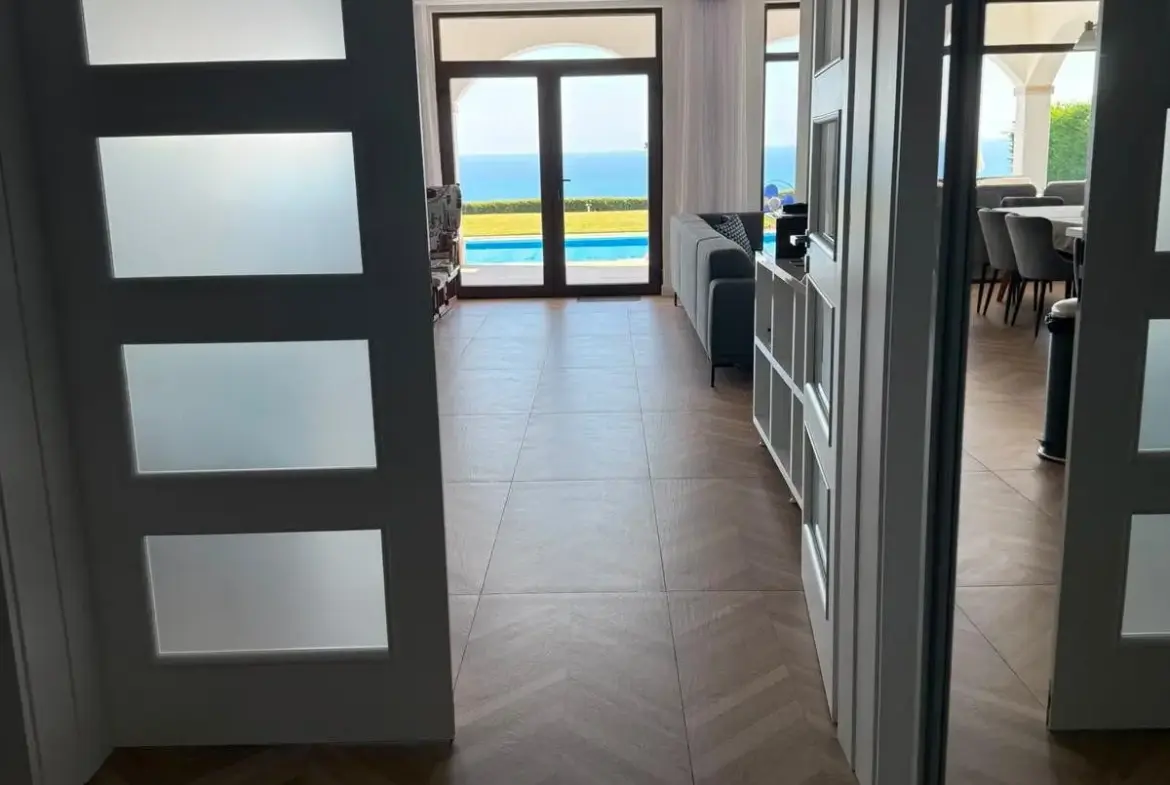 Beachfront villa with panoramic ocean views
