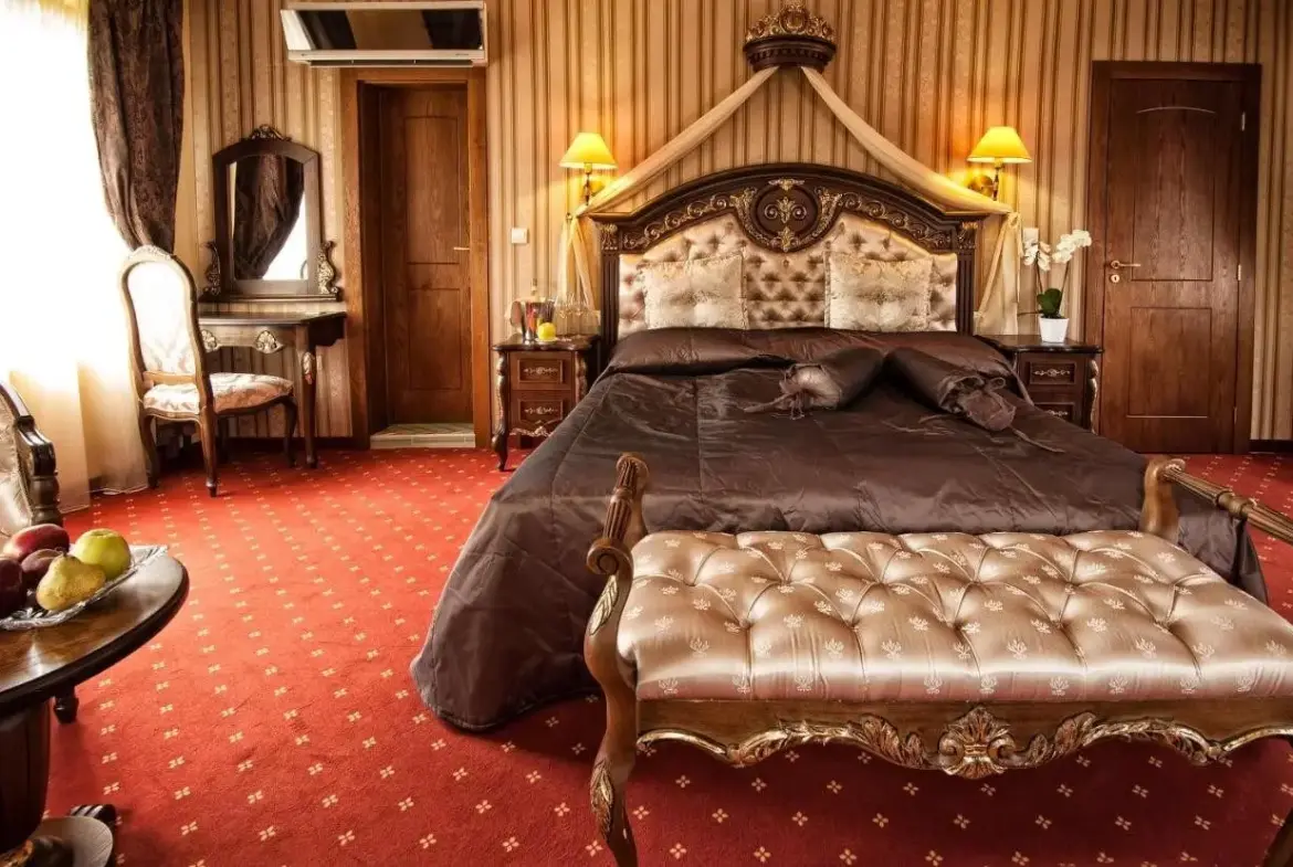 Hotel with restaurant in Hisarya for sale