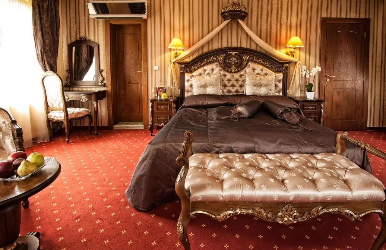 Hotel with restaurant in Hisarya for sale