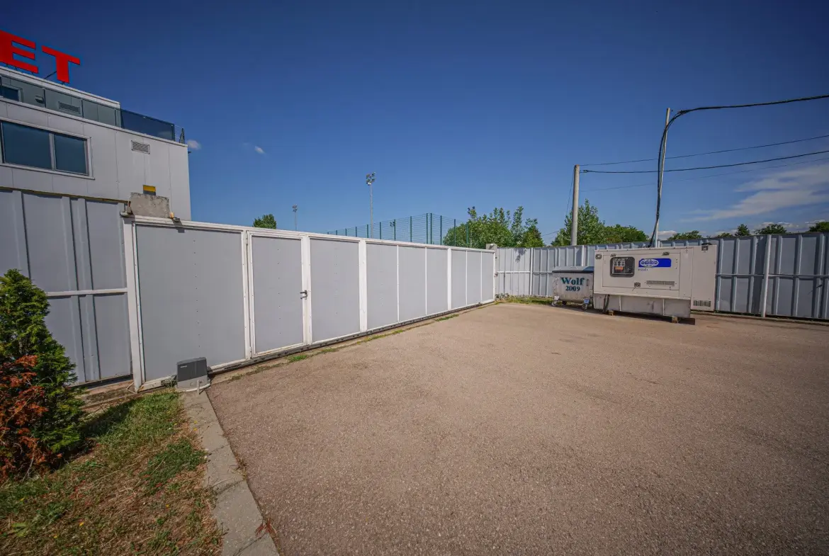 Mixed use office building in the village of Lozen for sale