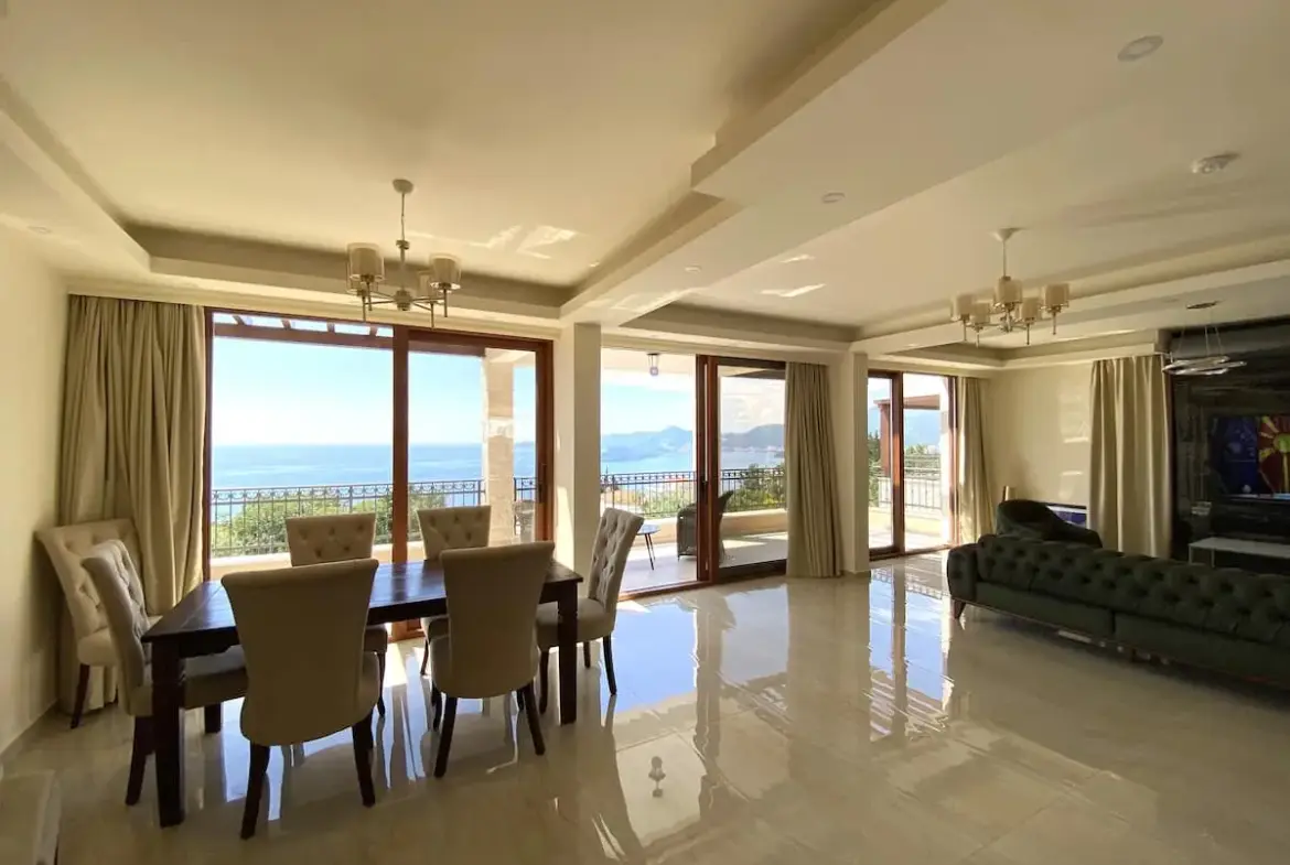 Exceptional four bedrooms villa