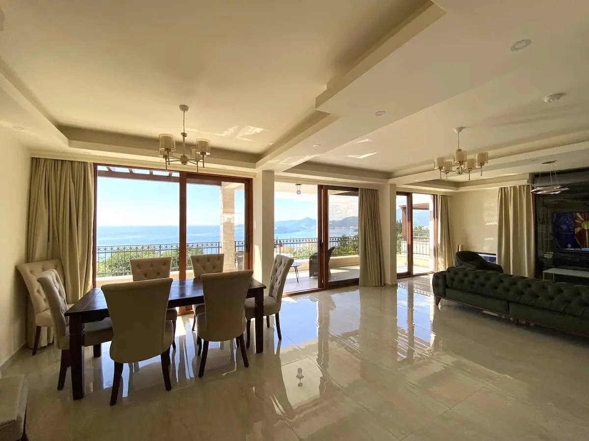 Exceptional four bedrooms villa