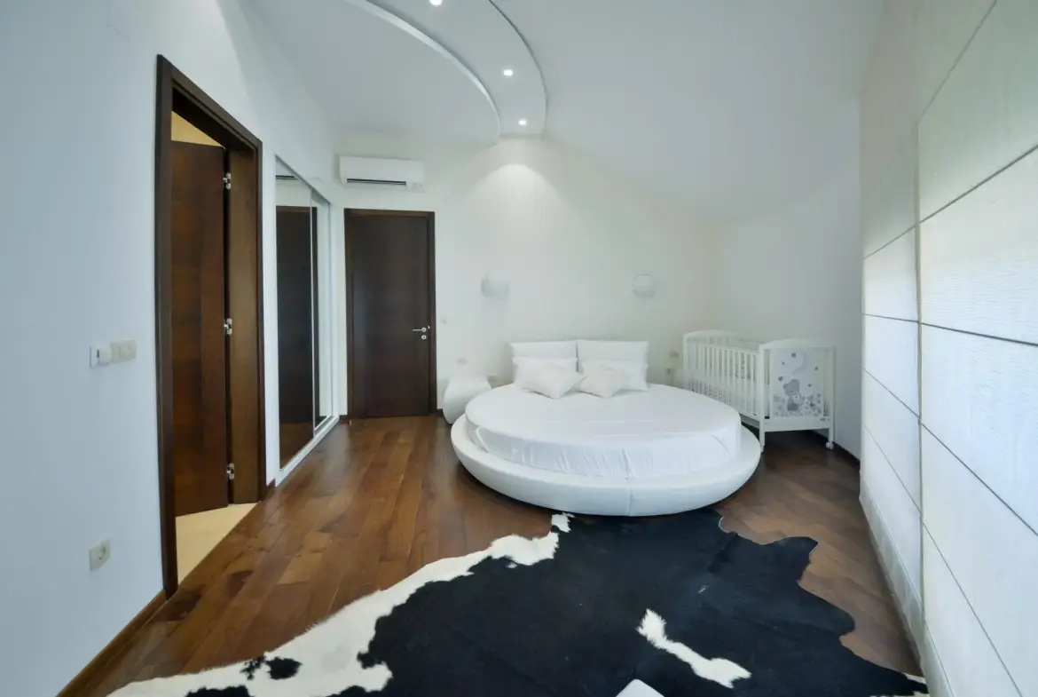 3-Bedroom Apartment in Pod magistralom, Budva