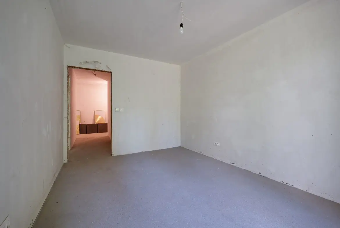 Apartment with a spacious private yard and a garage with direct indoor access in downtown Sofia