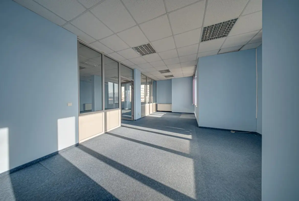 Office building with warehouse in a convenient location in Druzhba 2 district for sale