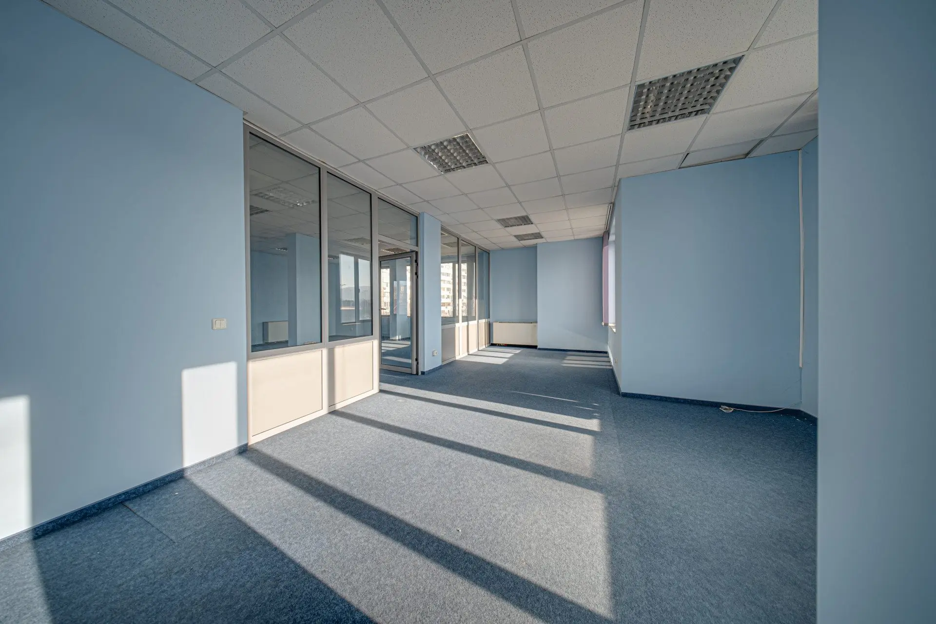 Office building with warehouse in a convenient location in Druzhba 2 district for sale