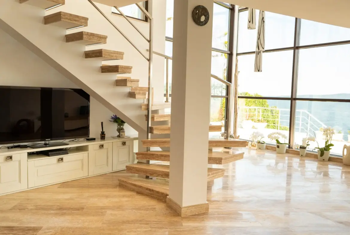 Excellent detached house in Sozopol on the seafront with pool and beach.