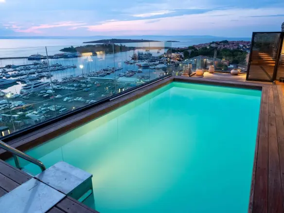 Penthouse with an infinity pool and a view of Marina Port Sozopol