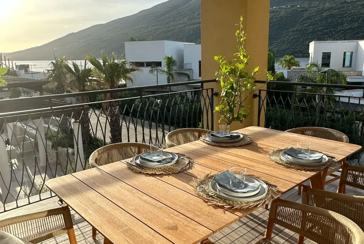 Three-Bedroom Apartment, Portonovi