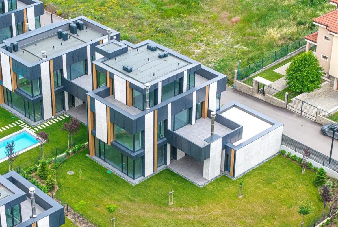 Luxury house in a gated complex near the Anglo-American School