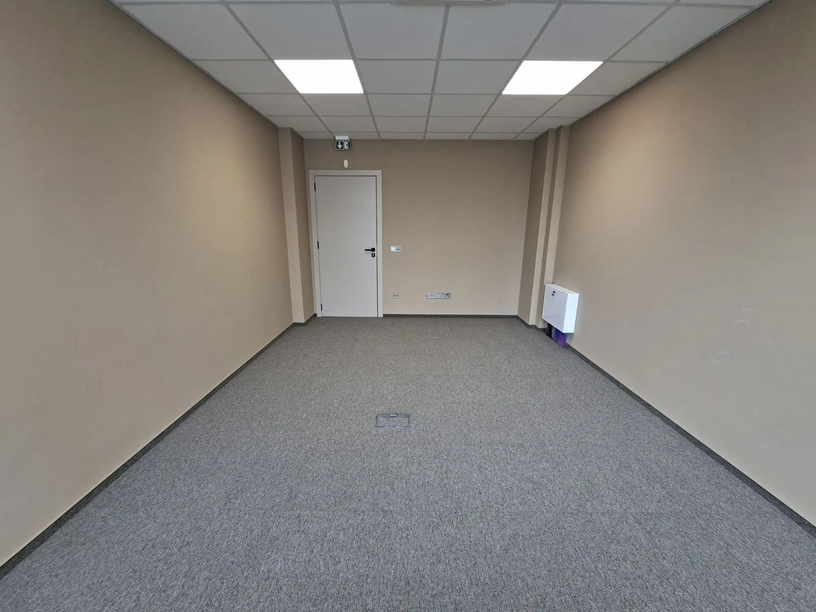 59dff7a1de818a0223d7c0810c70024f Office for sale in a class A business building