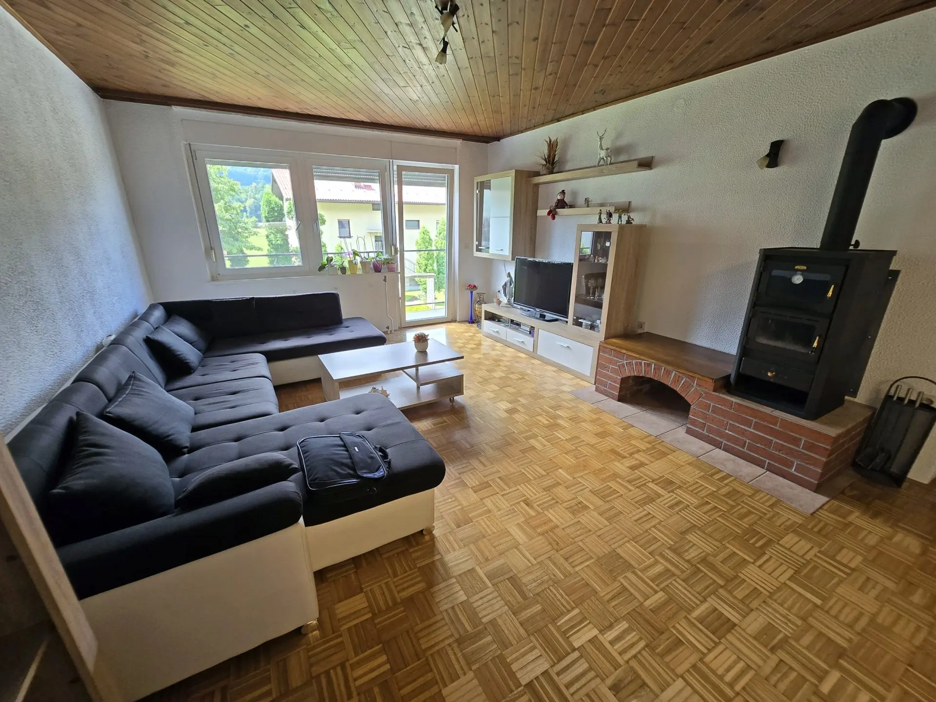 Soca Area – Kobarid, Spacious house with commercial space