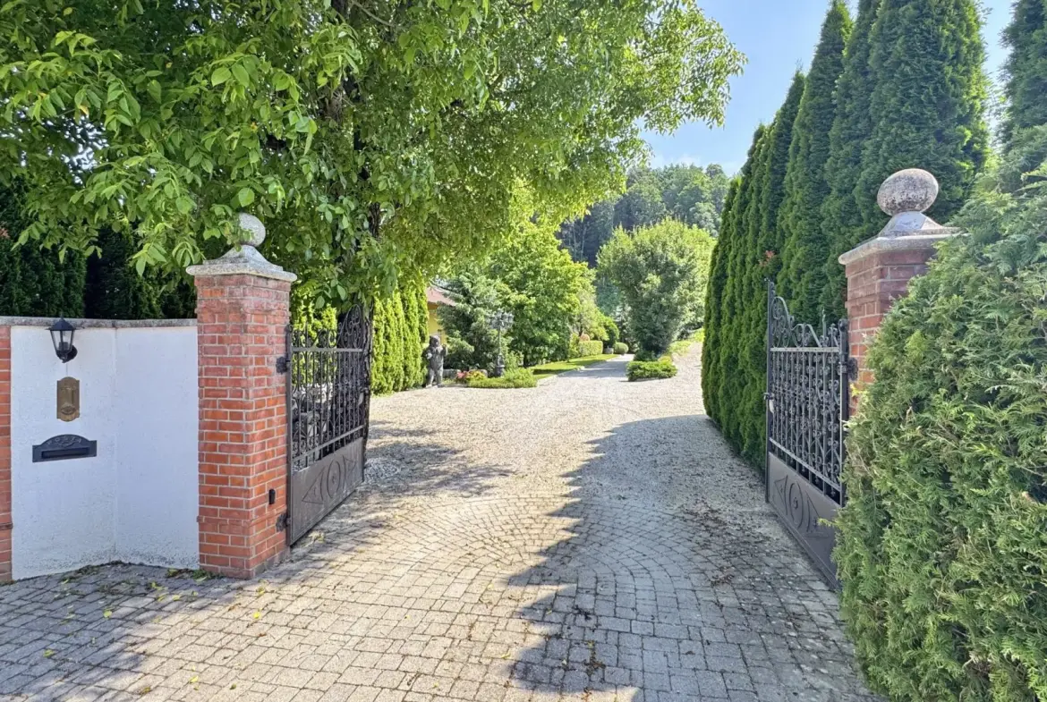 Kranj Area – Spacious Estate with Great Potential