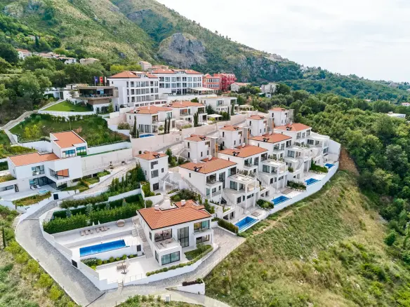 Luxury four-bedroom Villa in Rezevici