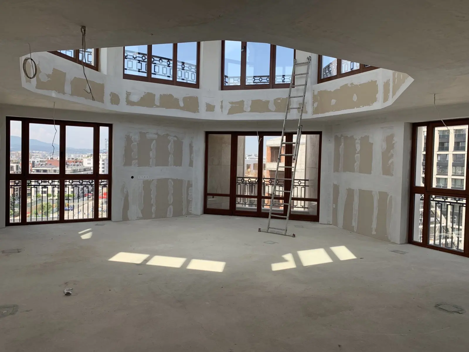 5a5e24c58a92904a4cf6e2e2dad07f78-1 One-of-a-kind penthouse with 360-degree views