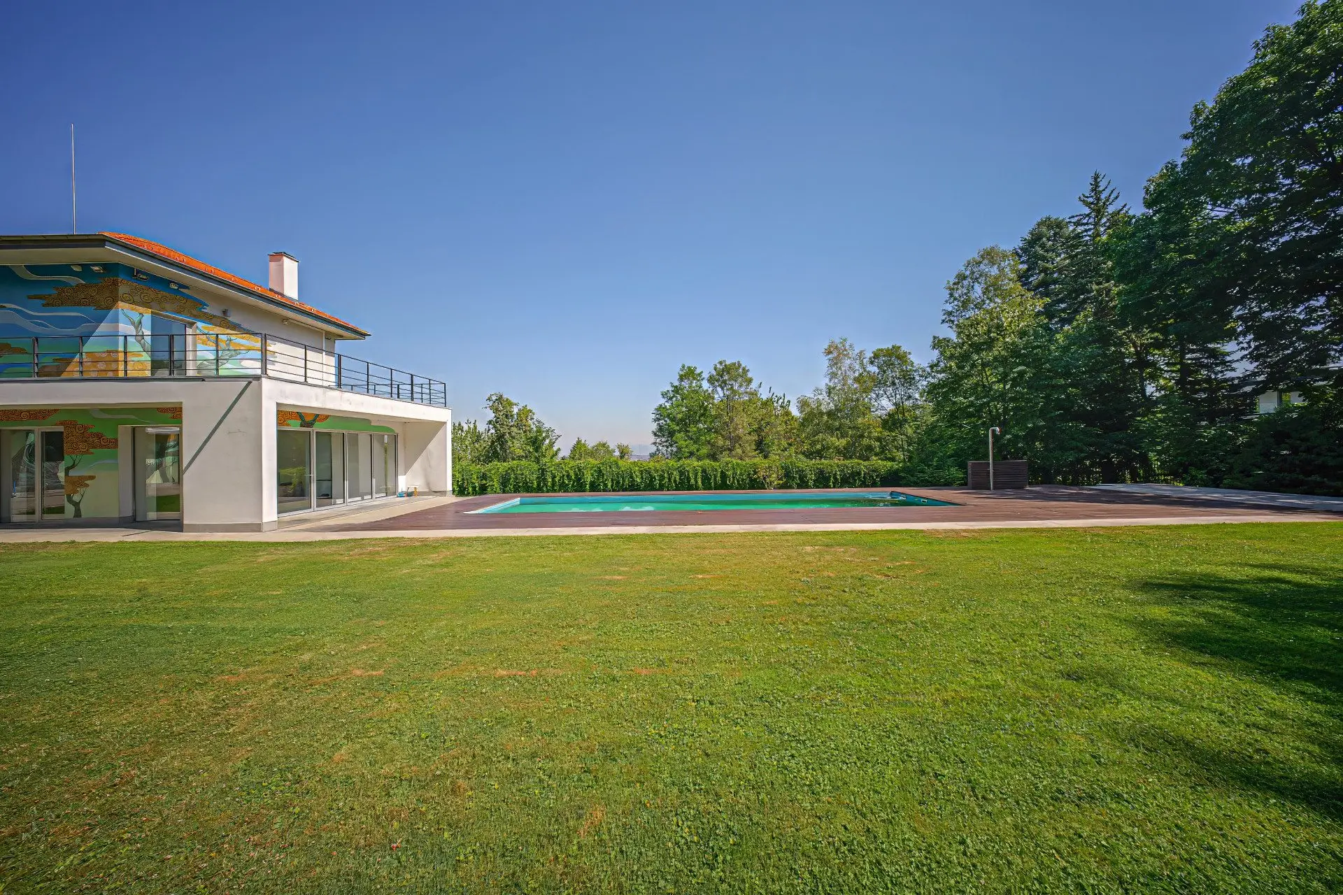 An exceptional property with a massive house in Boyana district, near Sequoia St. for sale