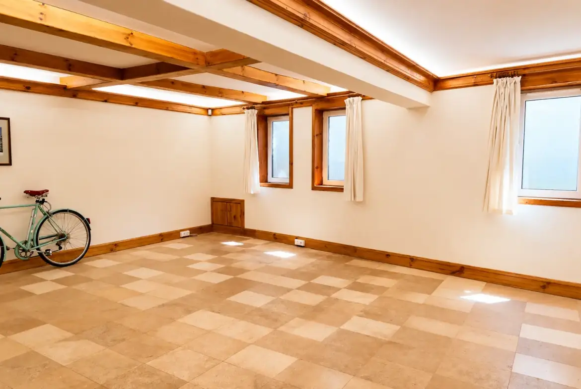 Detached house located in the heart of the old town and the iconic Greek Quarter