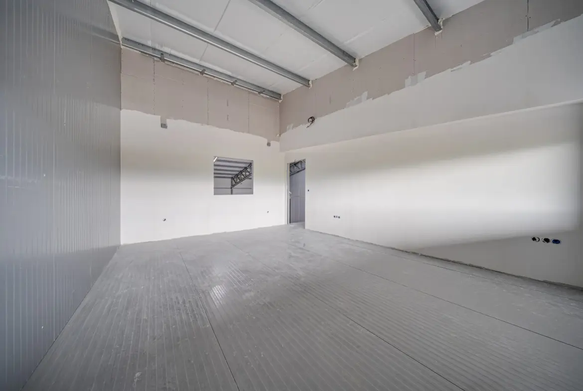 Newly built warehouse premises are for sale in the village of Lozen, at the Act 14 stage