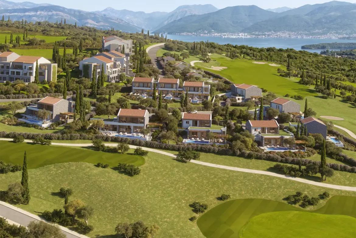 Prime Location Villa overlooking the first holes of the golf course and Adriatic Sea