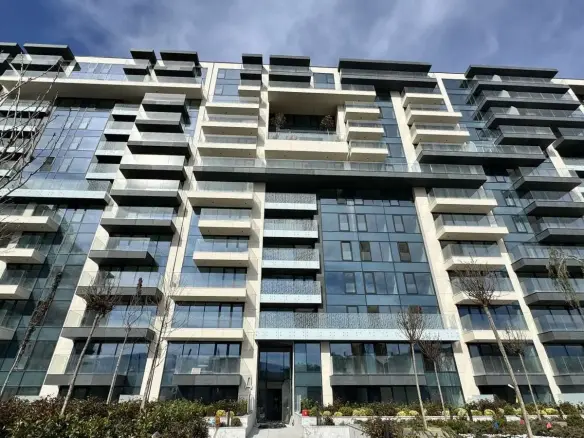 Three-bedroom apartment in a preferred newly built complex next to Zaimov Park