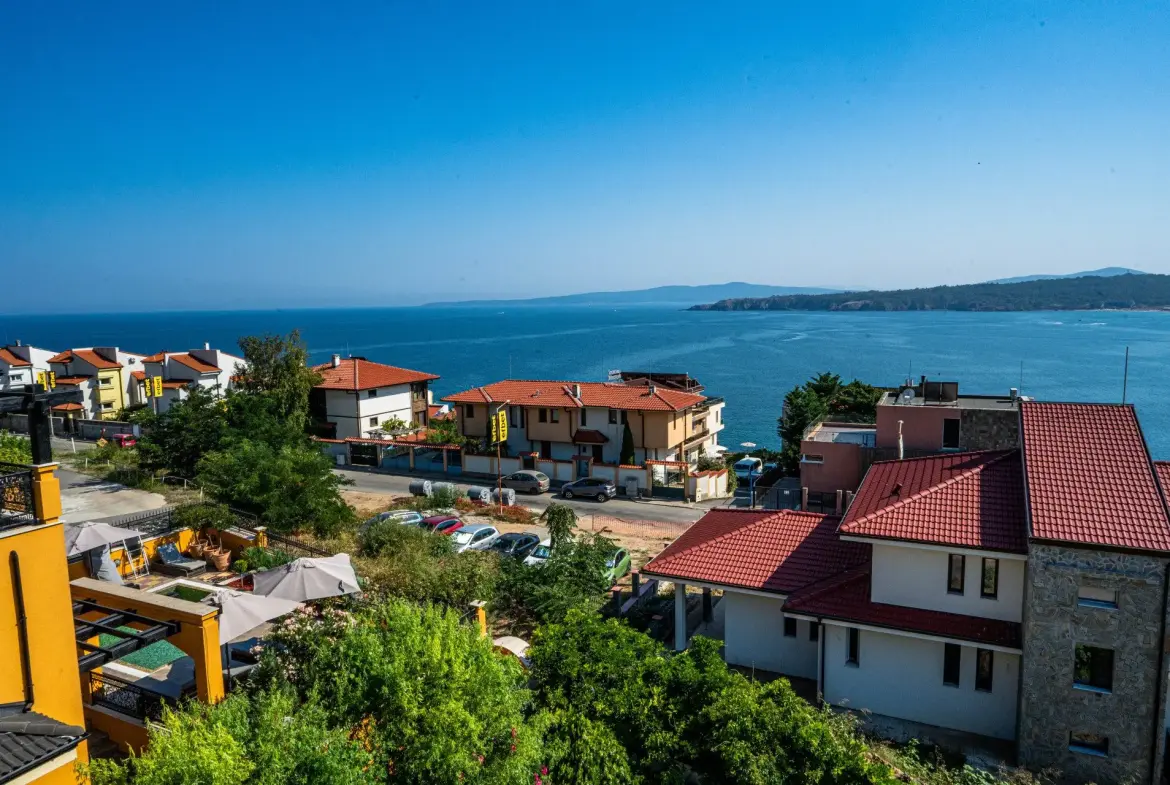 Spacious detached house in excellent condition and swimming pool in Budjaka area