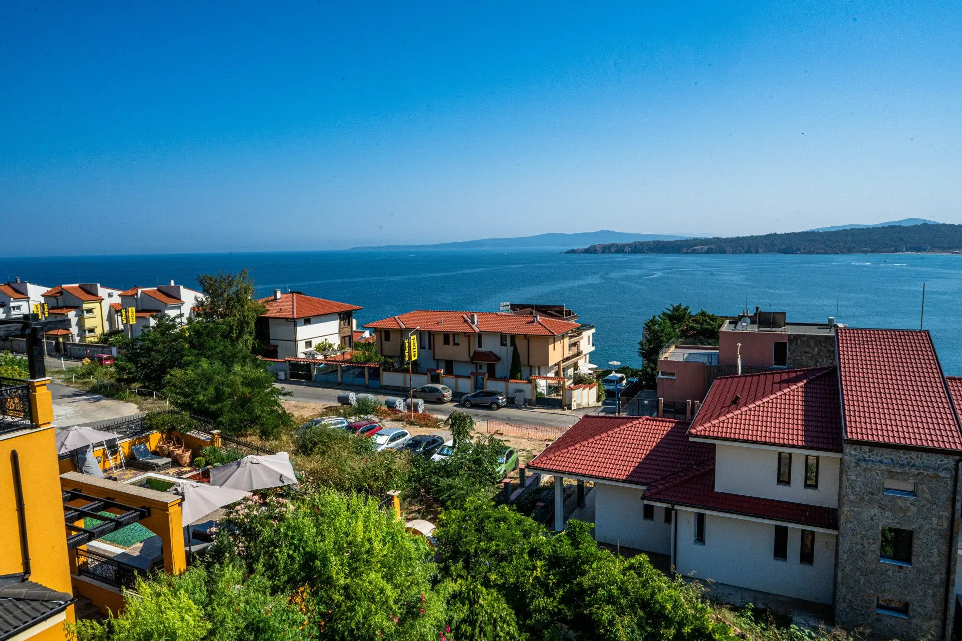 Spacious detached house in excellent condition and swimming pool in Budjaka area