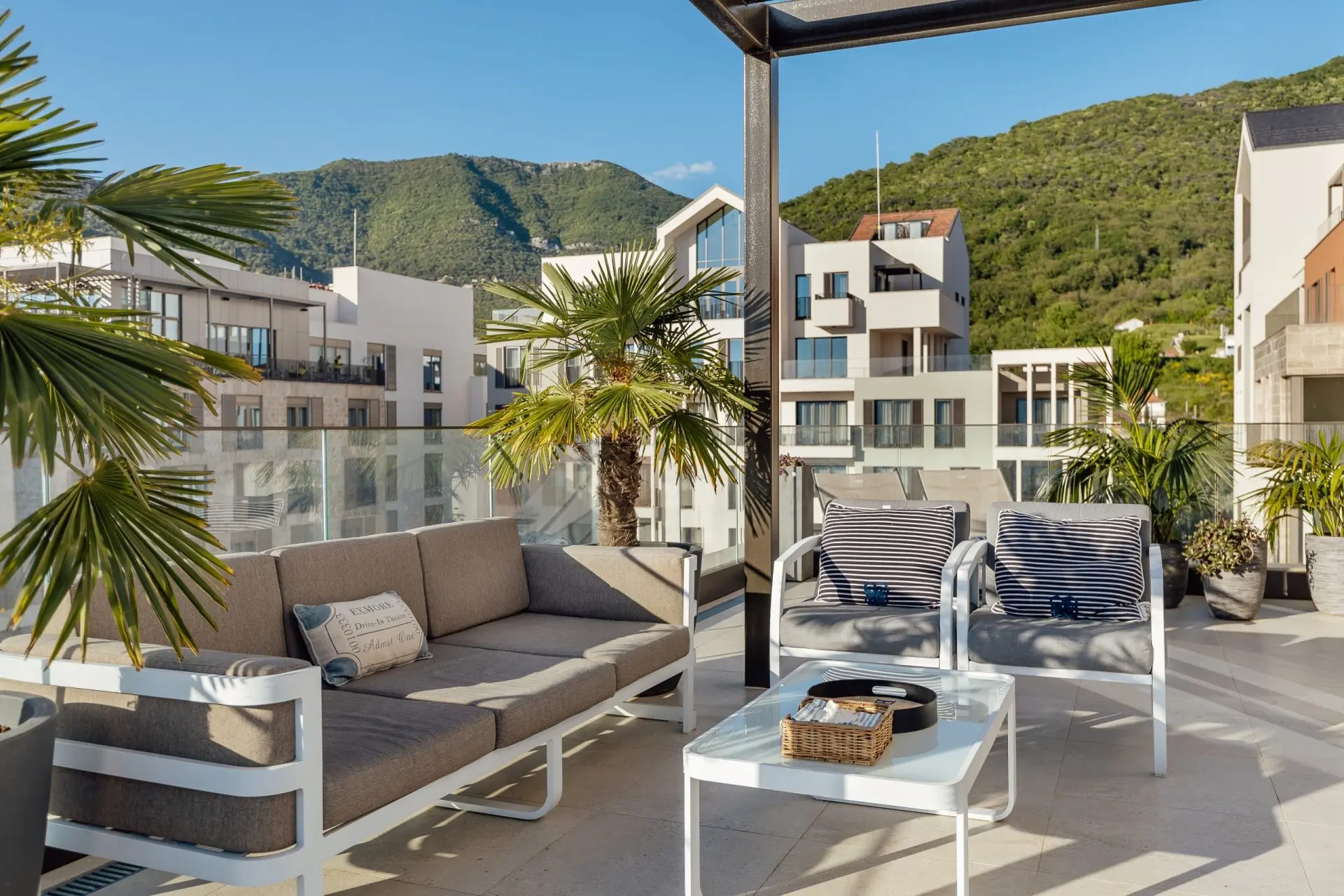 5cf4a879078a963bf8c012200dff5dc4845d72fc8a1f6184be7caad5118dfb056824d1772dc42 Sea View Penthouse in Boka Place, Porto Montenegro