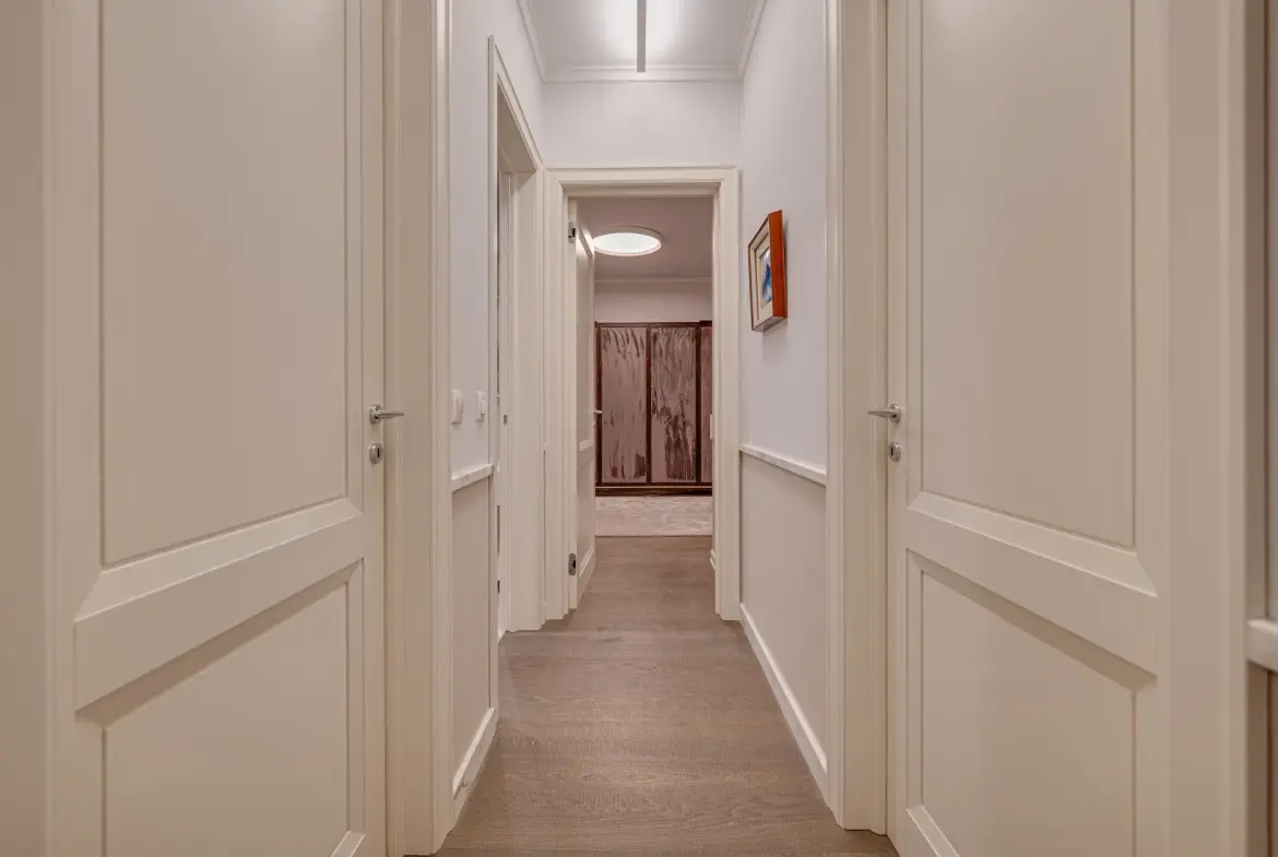 Designer apartment in an iconic building with a parking space included in the price