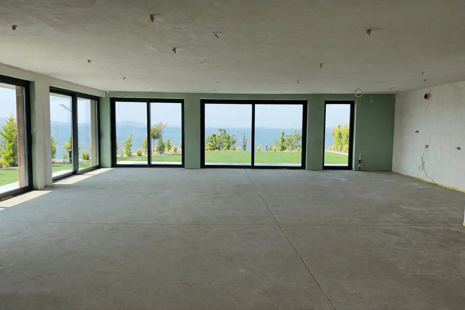 Luxury house with exceptional panoramic sea views