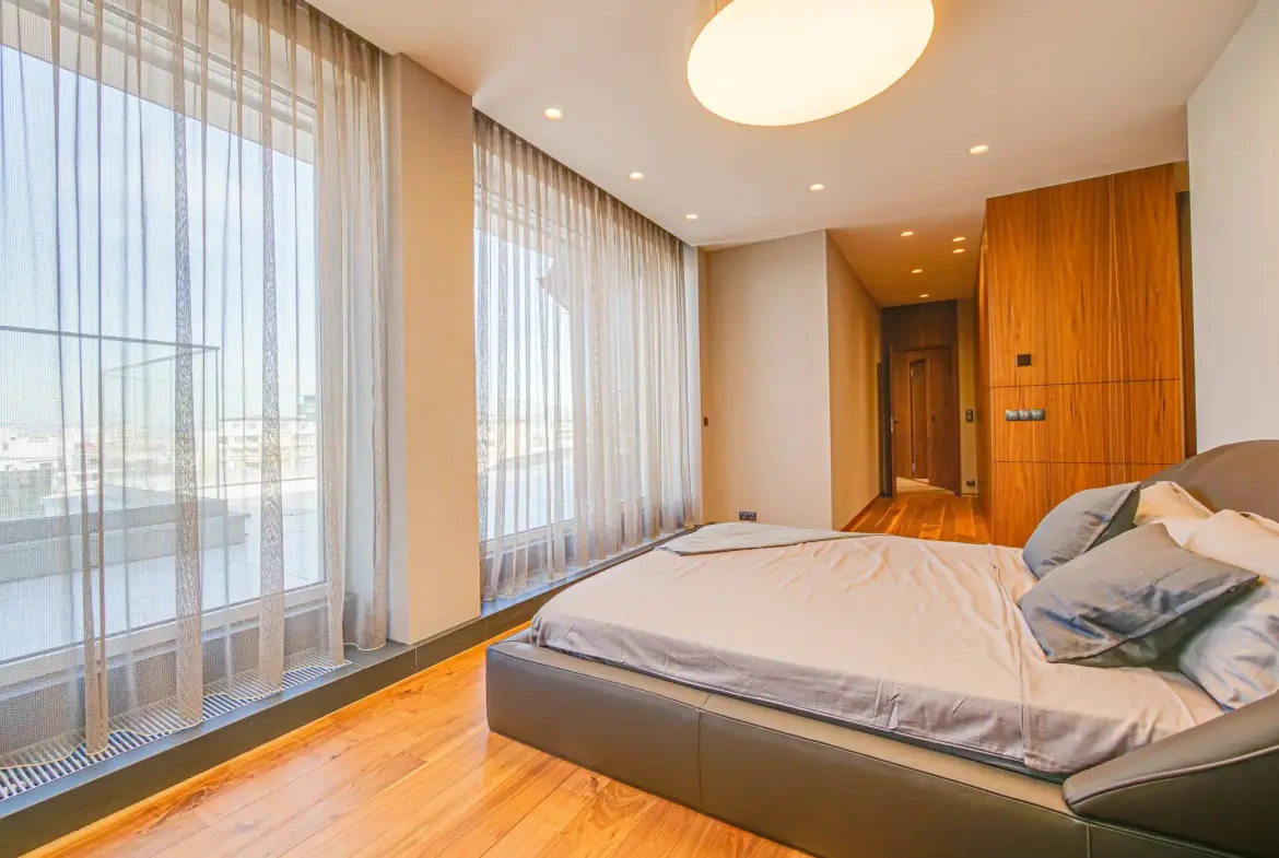 Magnificent three-bedroom apartment with a double garage in the Iztok district for sale