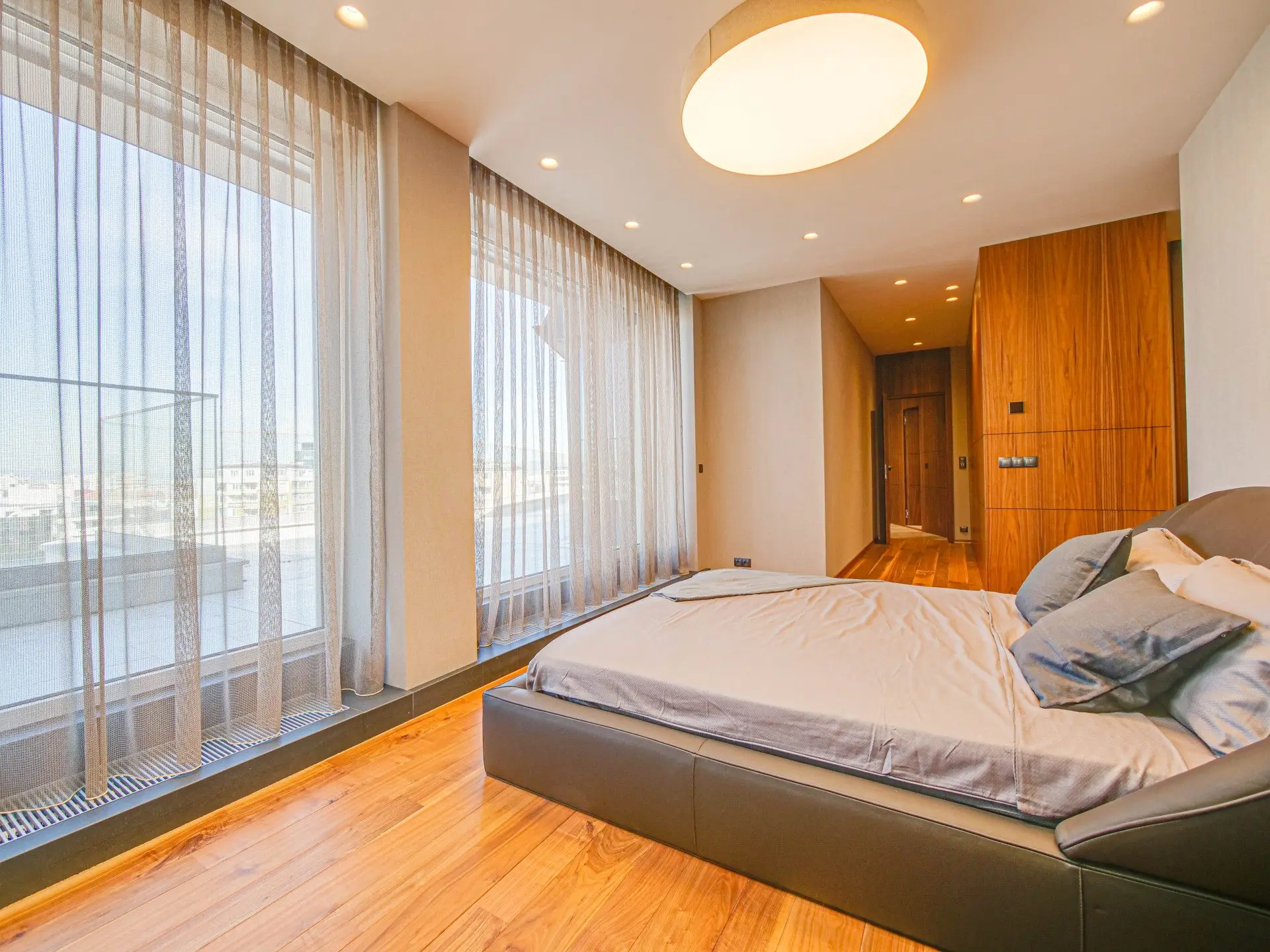 Magnificent three-bedroom apartment with a double garage in the Iztok district for sale