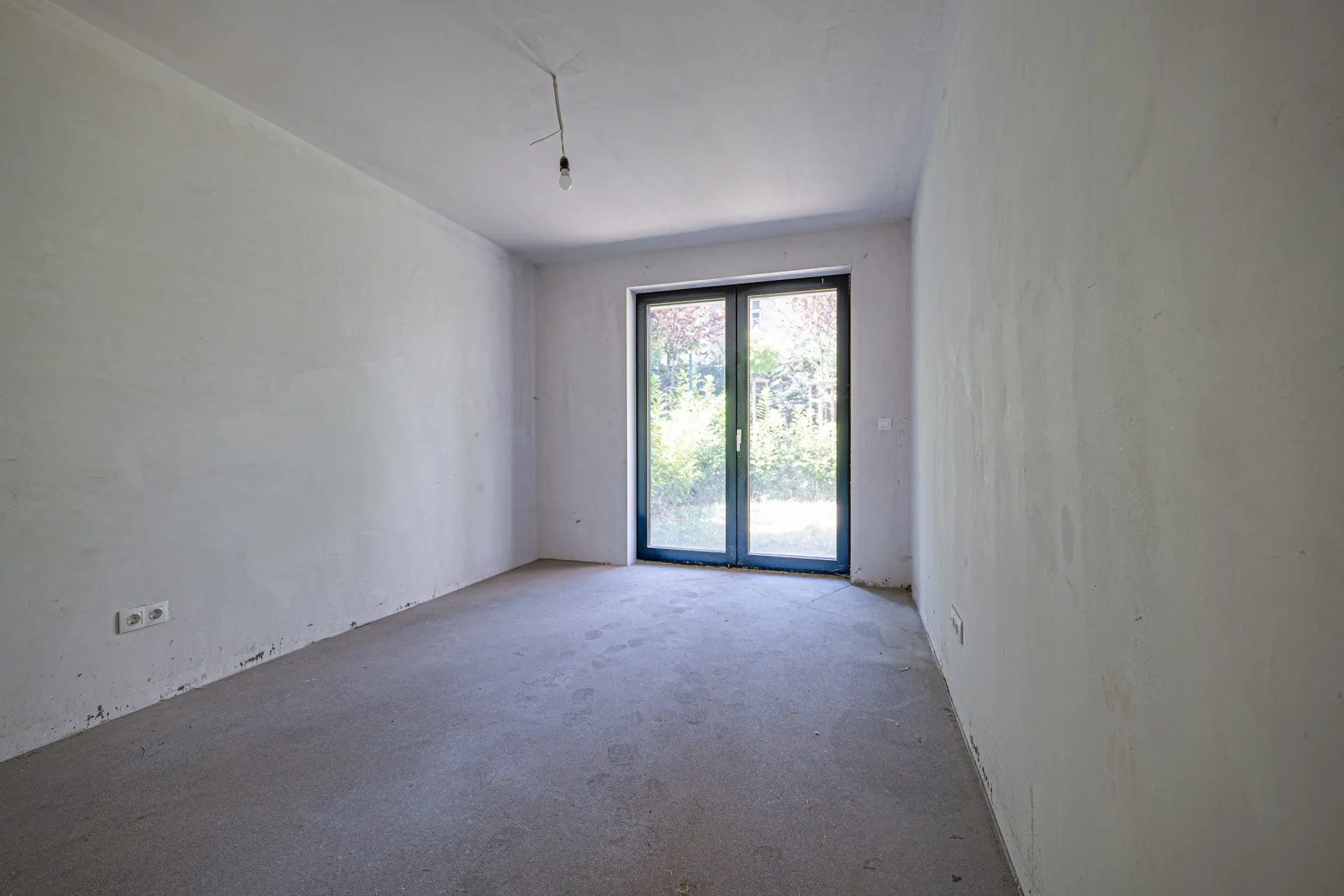 Apartment with a spacious private yard and a garage with direct indoor access in downtown Sofia