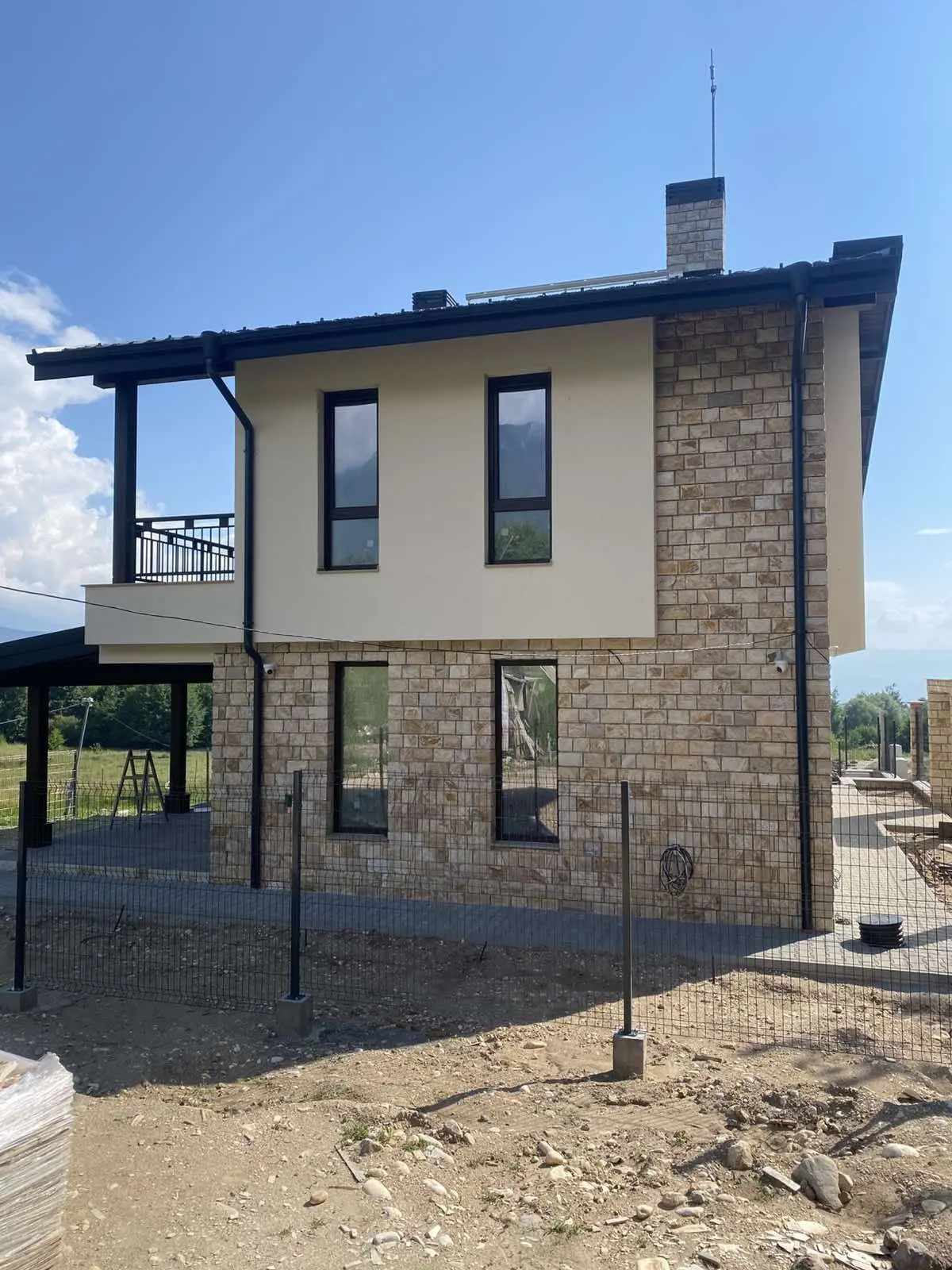 5f5a80bbfa262ec83c97af8de5b2844f House with panoramic views and private yard in a villa village near Pirin Golf