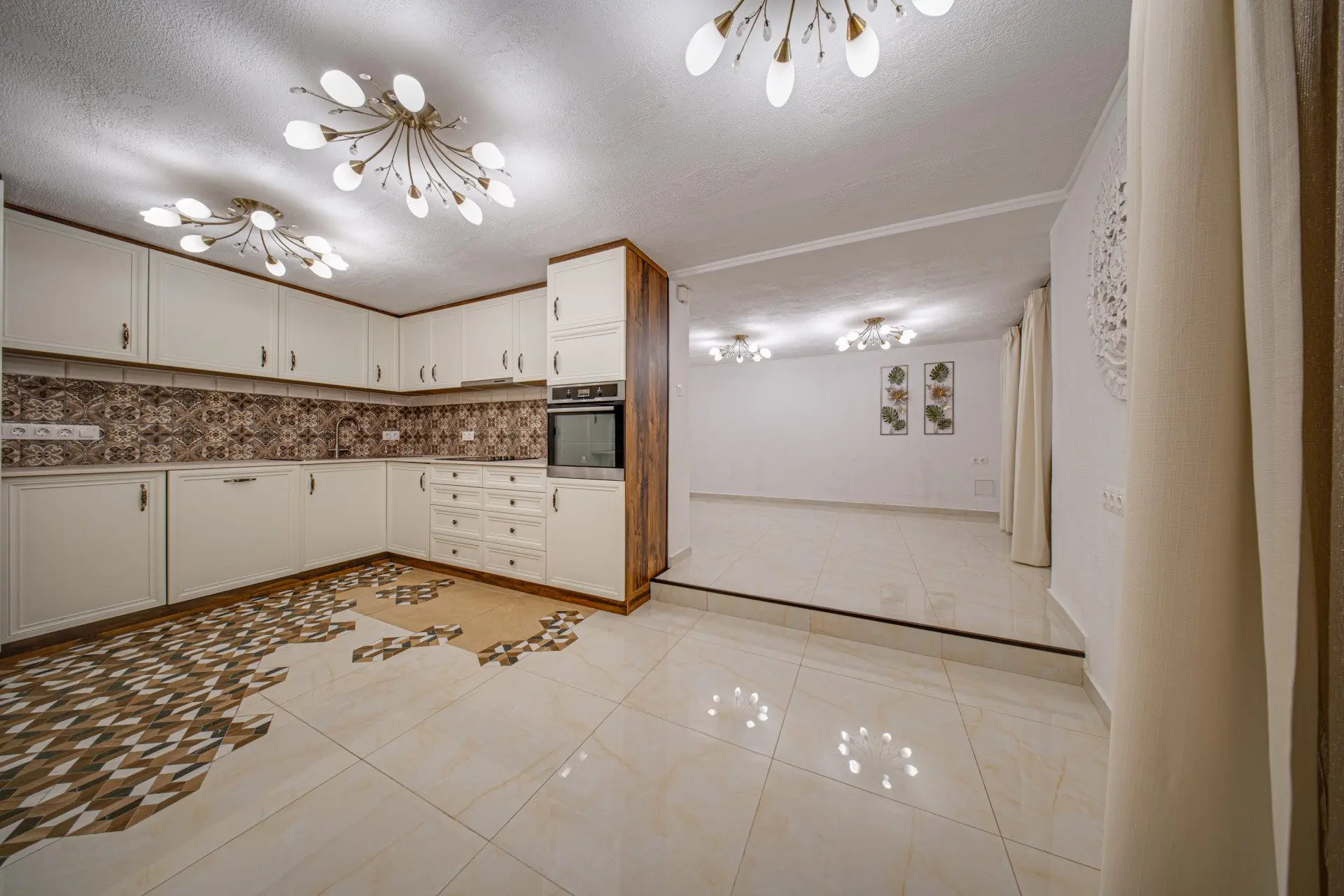 Fully renovated and partially furnished house in Oborishte for sale