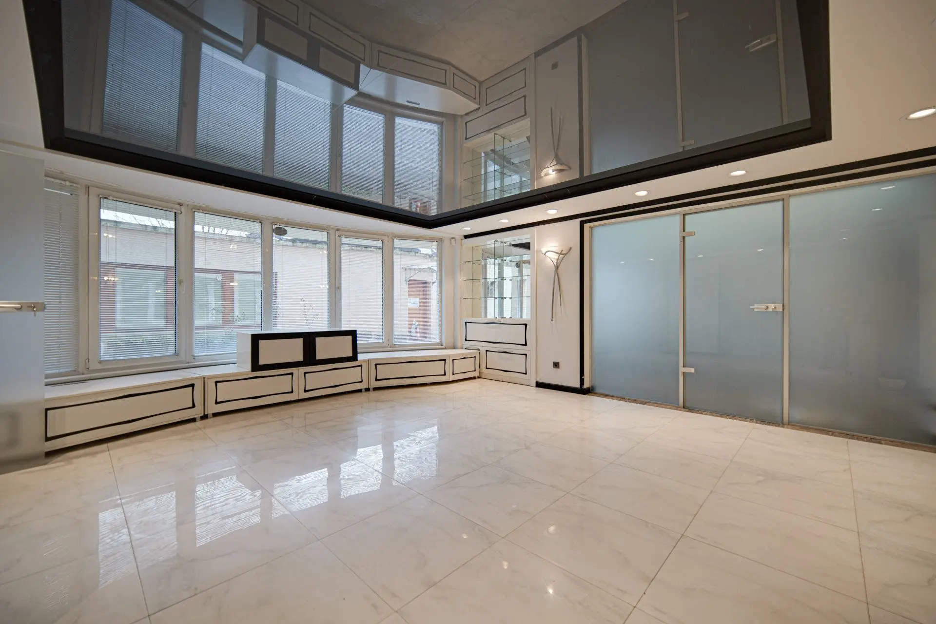 5fe0320e18153ab4d8d2a85e27ba6fb8-1 Bright office on two floors in Lozenets district for sale