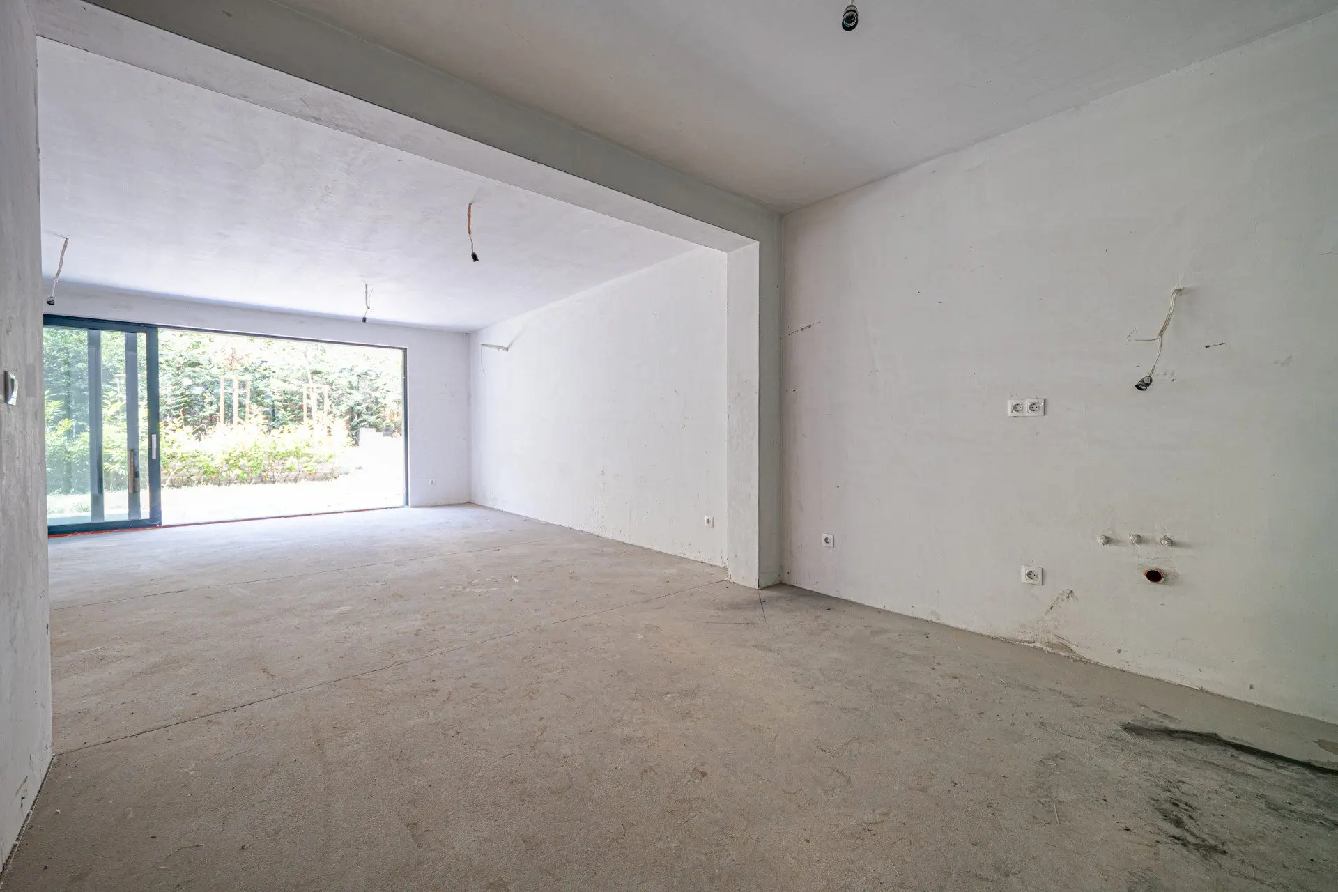 Apartment with a spacious private yard and a garage with direct indoor access in downtown Sofia