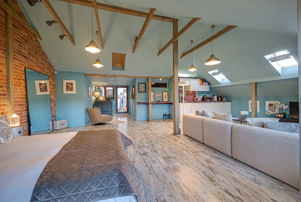 Elegant penthouse with impressive high ceilings on Saborna Street